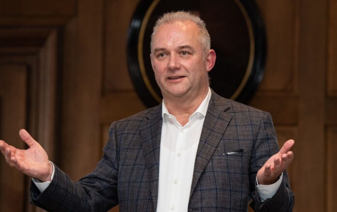Matthias Mauer, Geschäftsführer, L